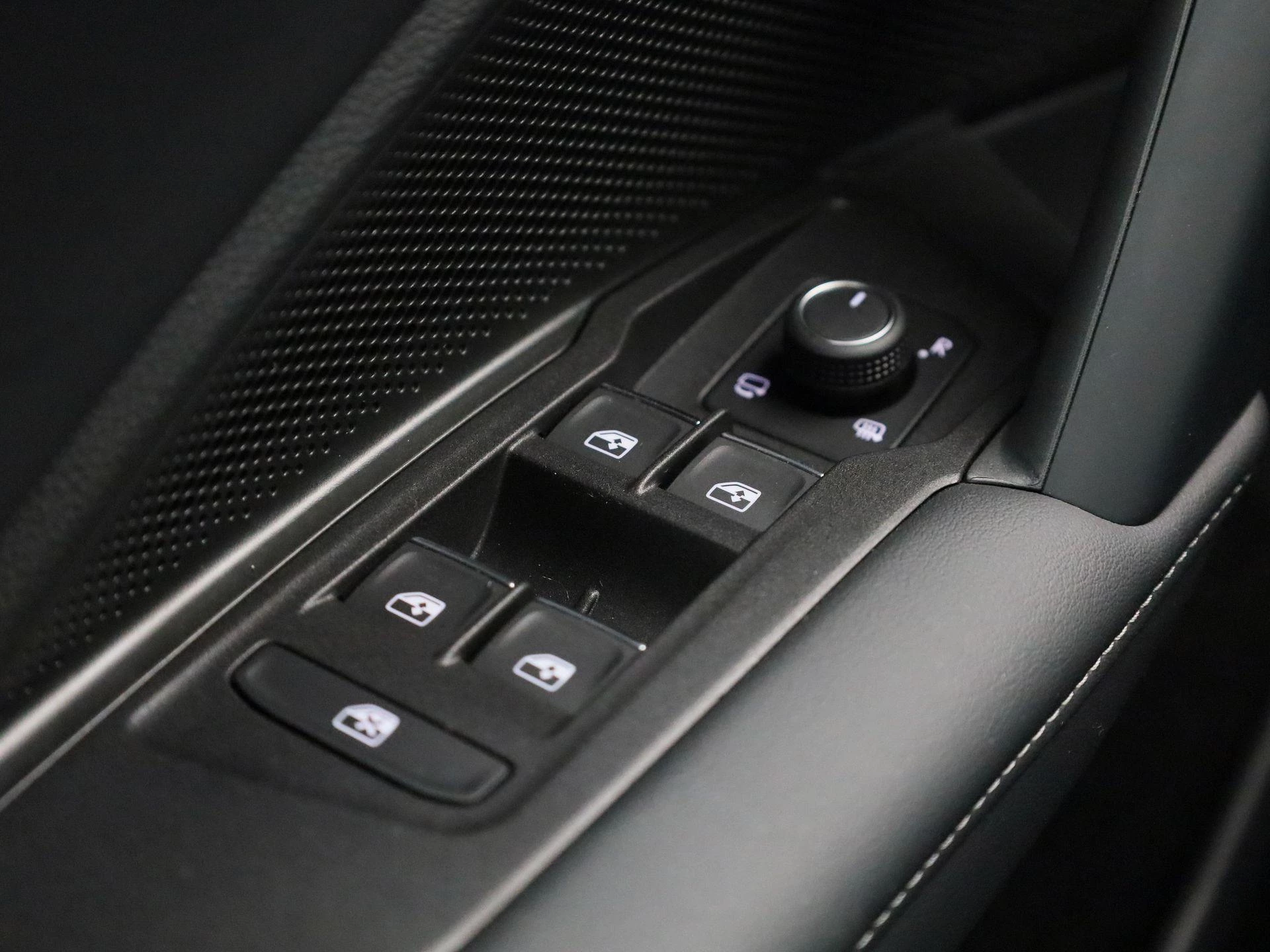 Volkswagen-Tiguan-image-33