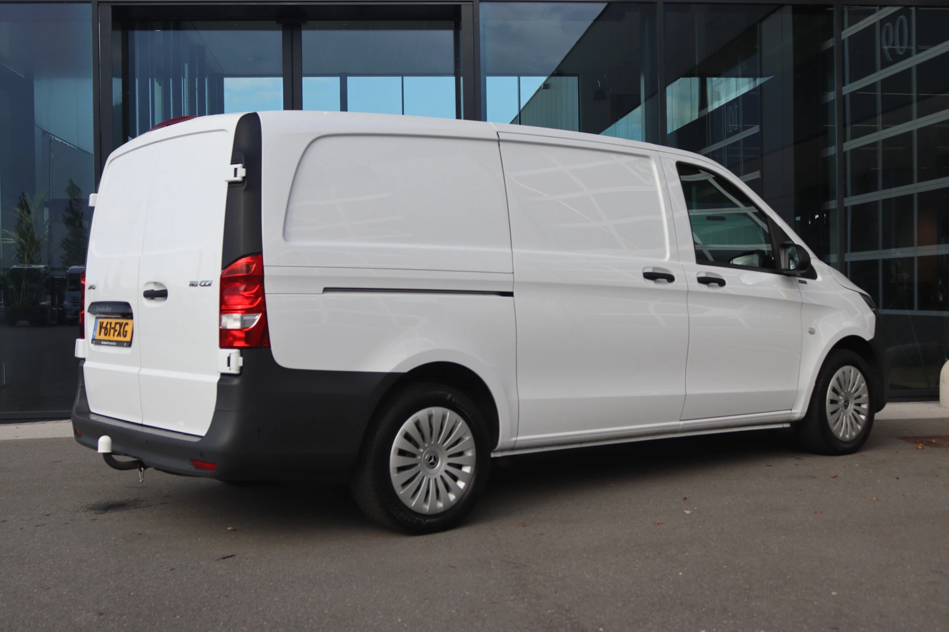 Mercedes-Benz-Vito-image-1