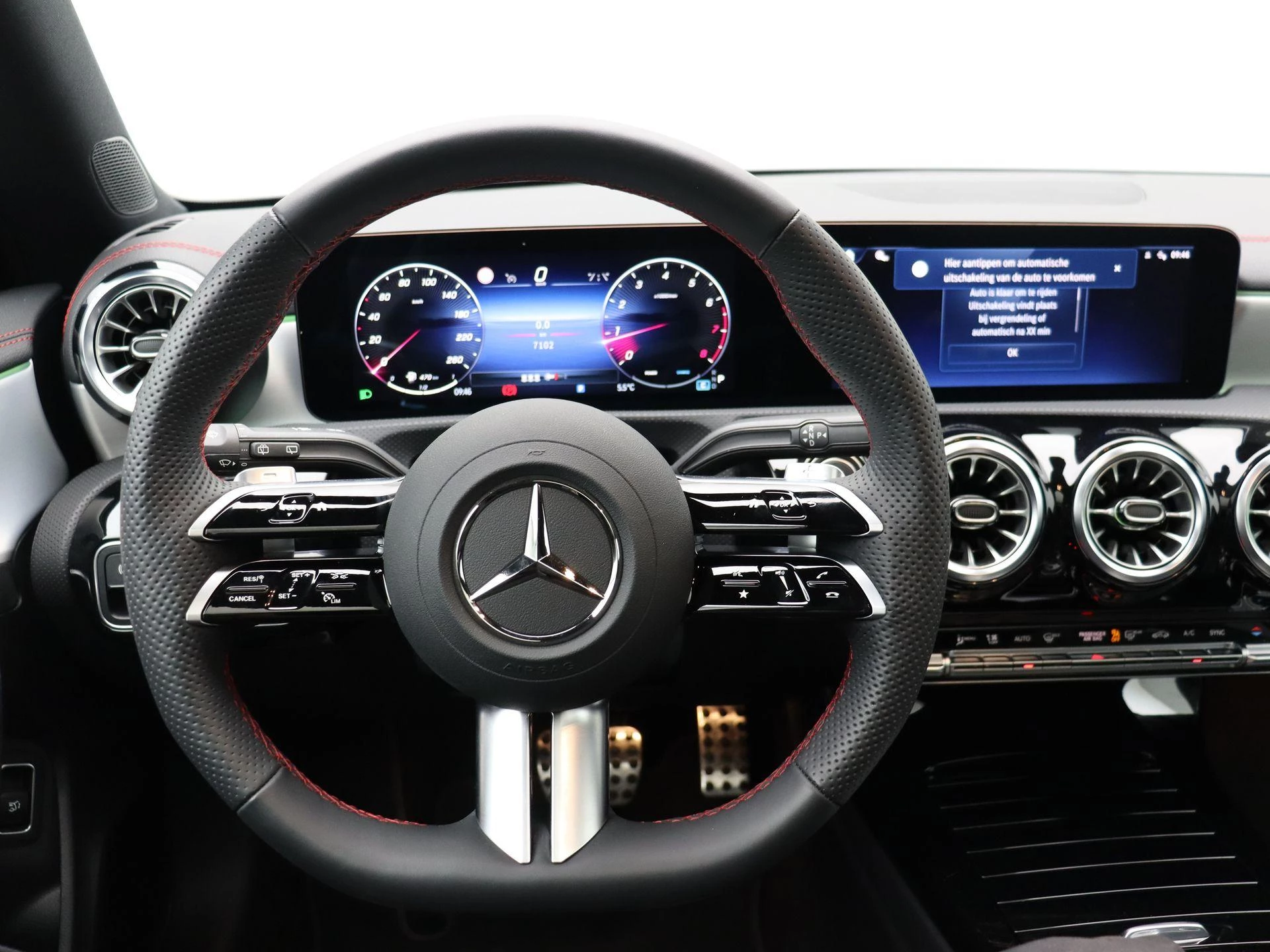 Mercedes-Benz-CLA-image-11