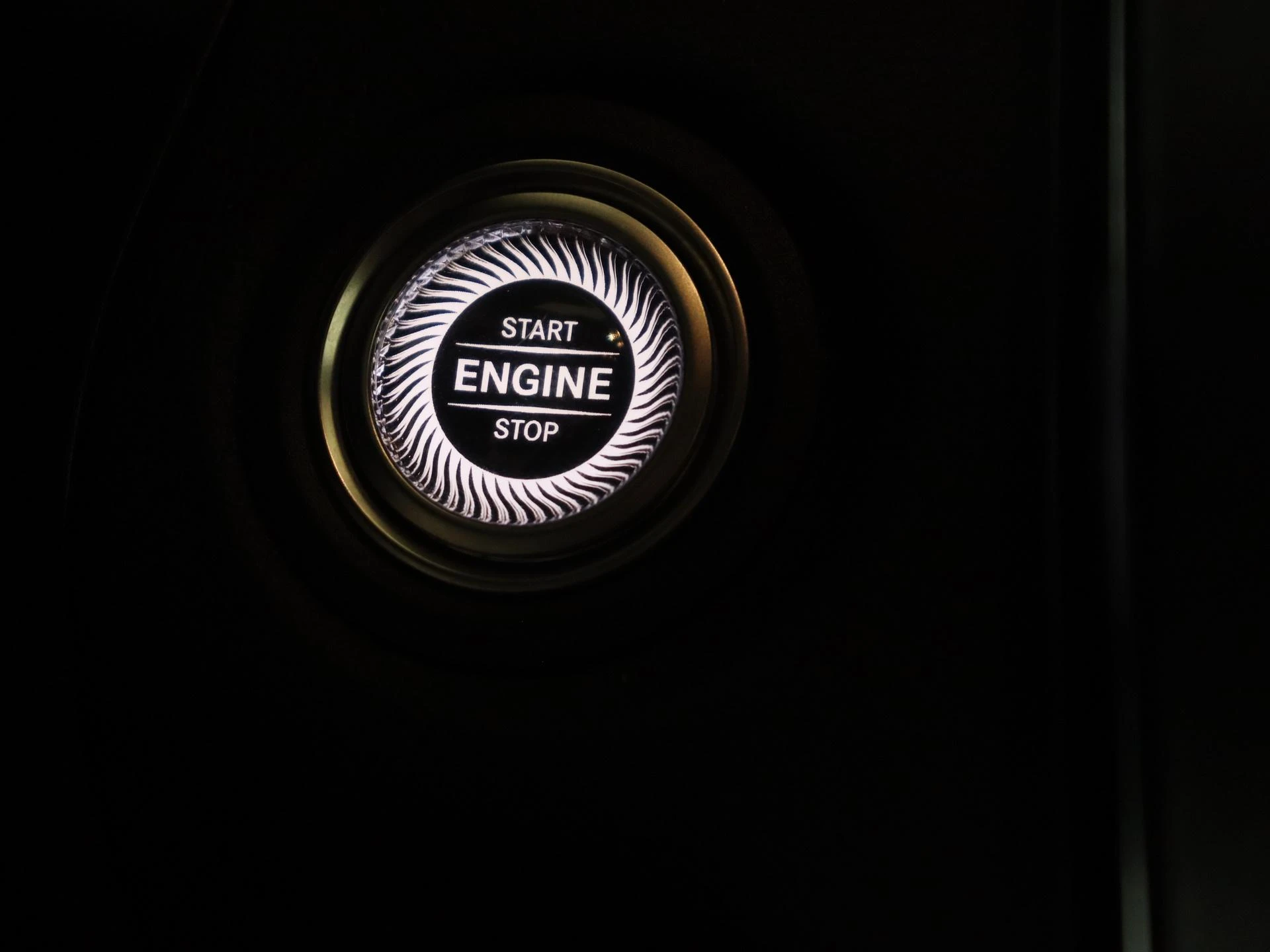 Mercedes-Benz-GLC-image-21