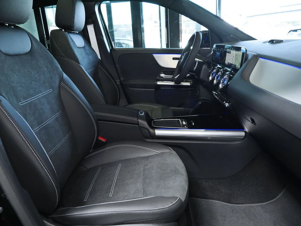 Mercedes-Benz-GLA 200 d-image-9