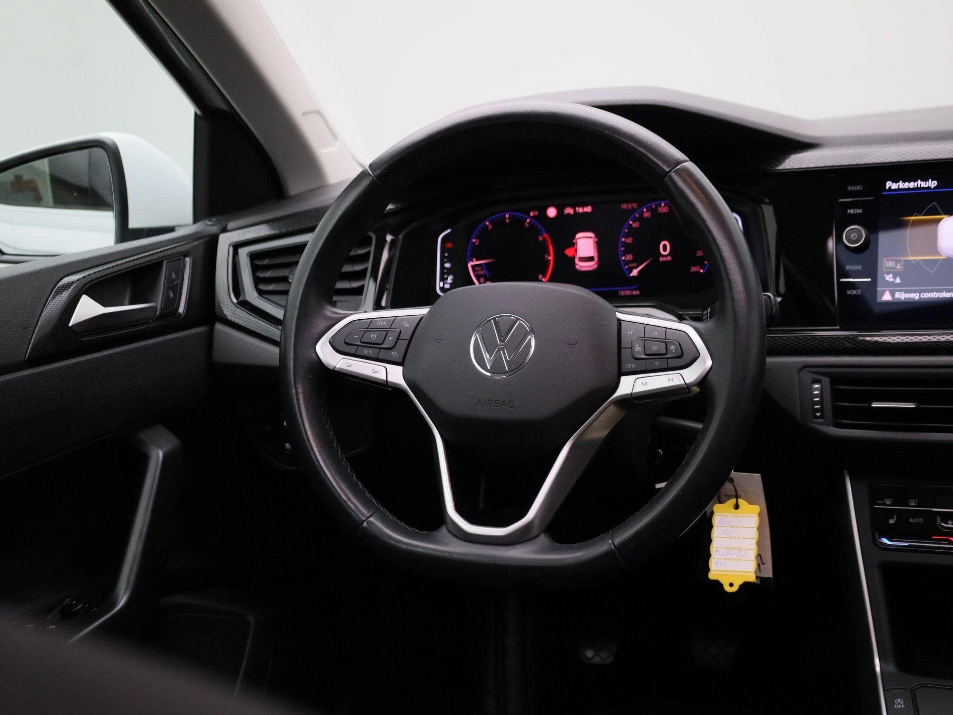Volkswagen-Polo-image-9
