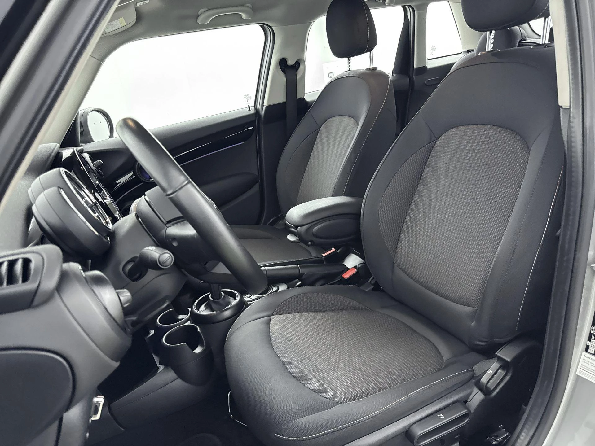 MINI-Cooper-image-23
