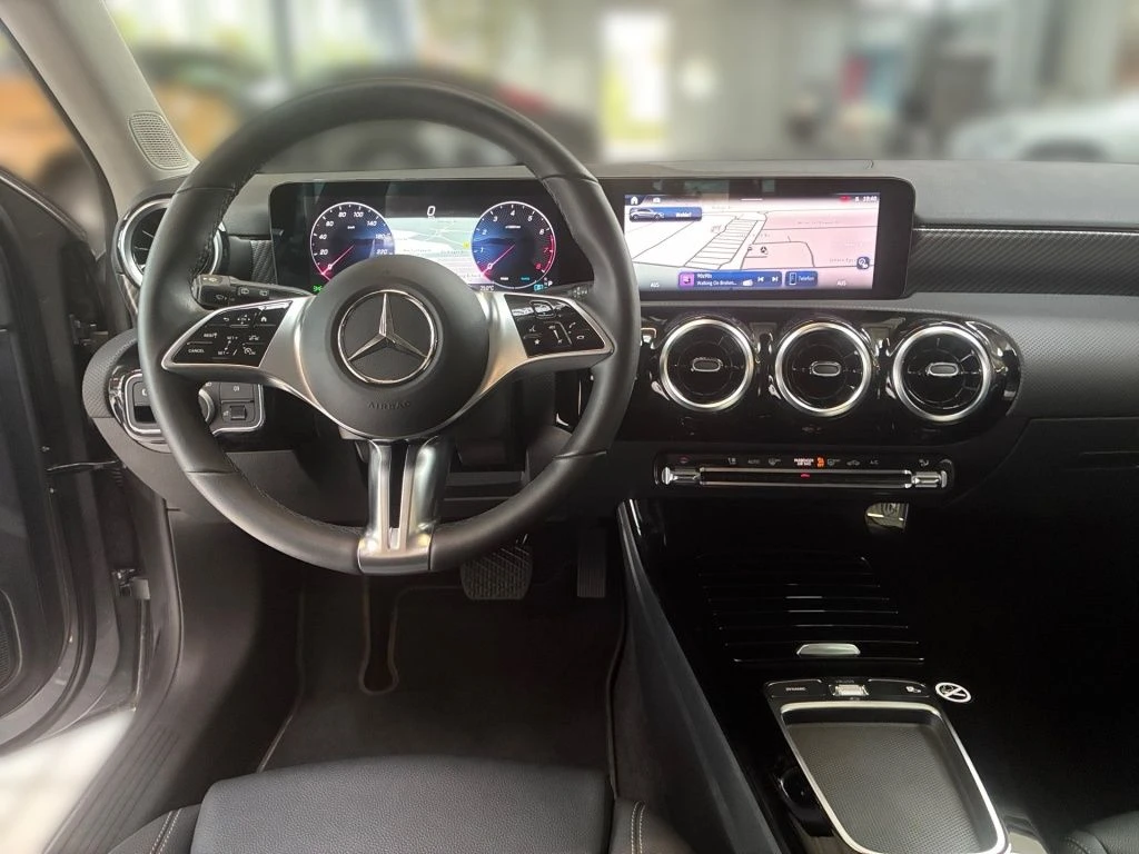 Mercedes-Benz-A-Klasse 180-image-11