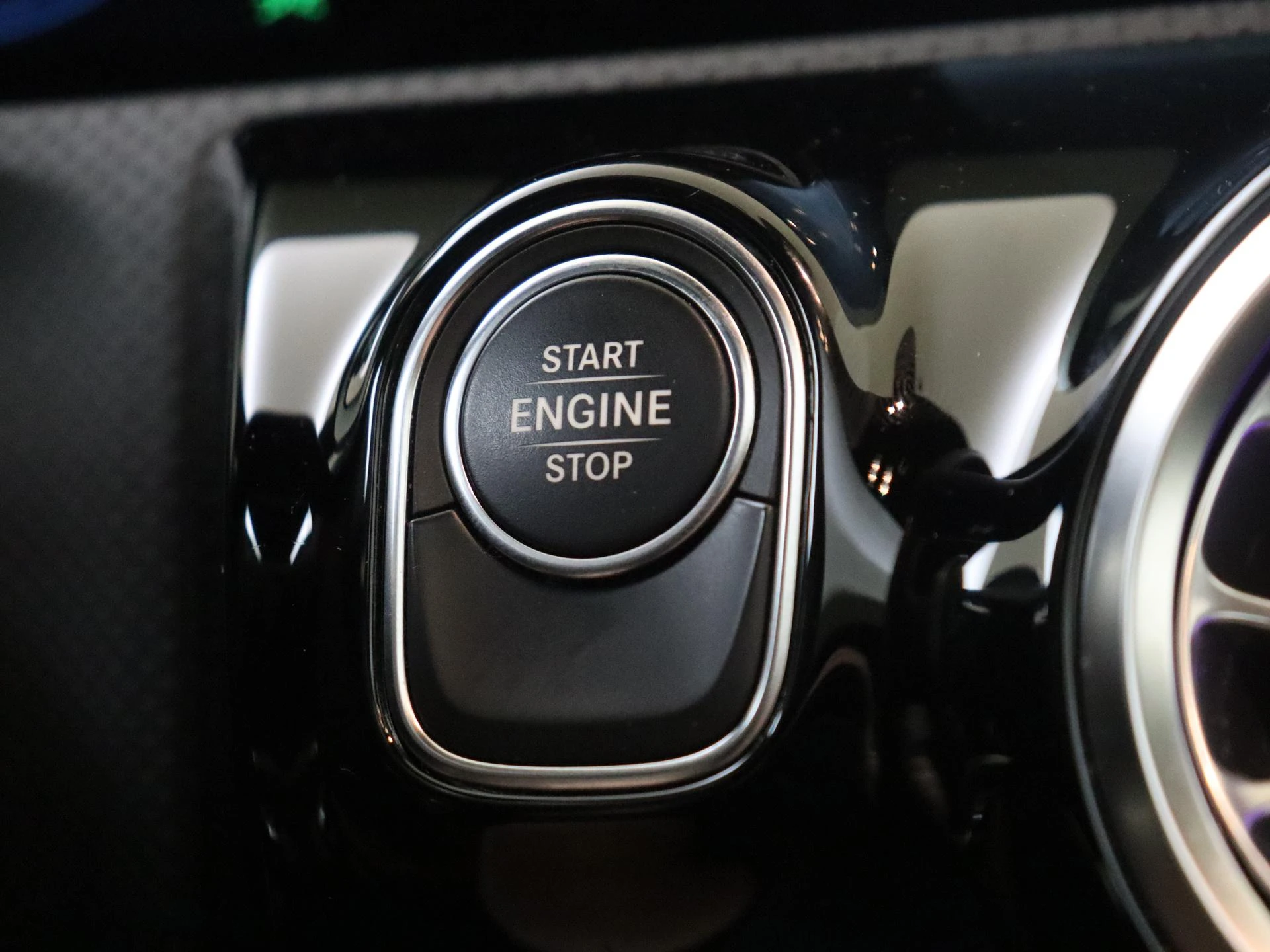 Mercedes-Benz-CLA-image-21