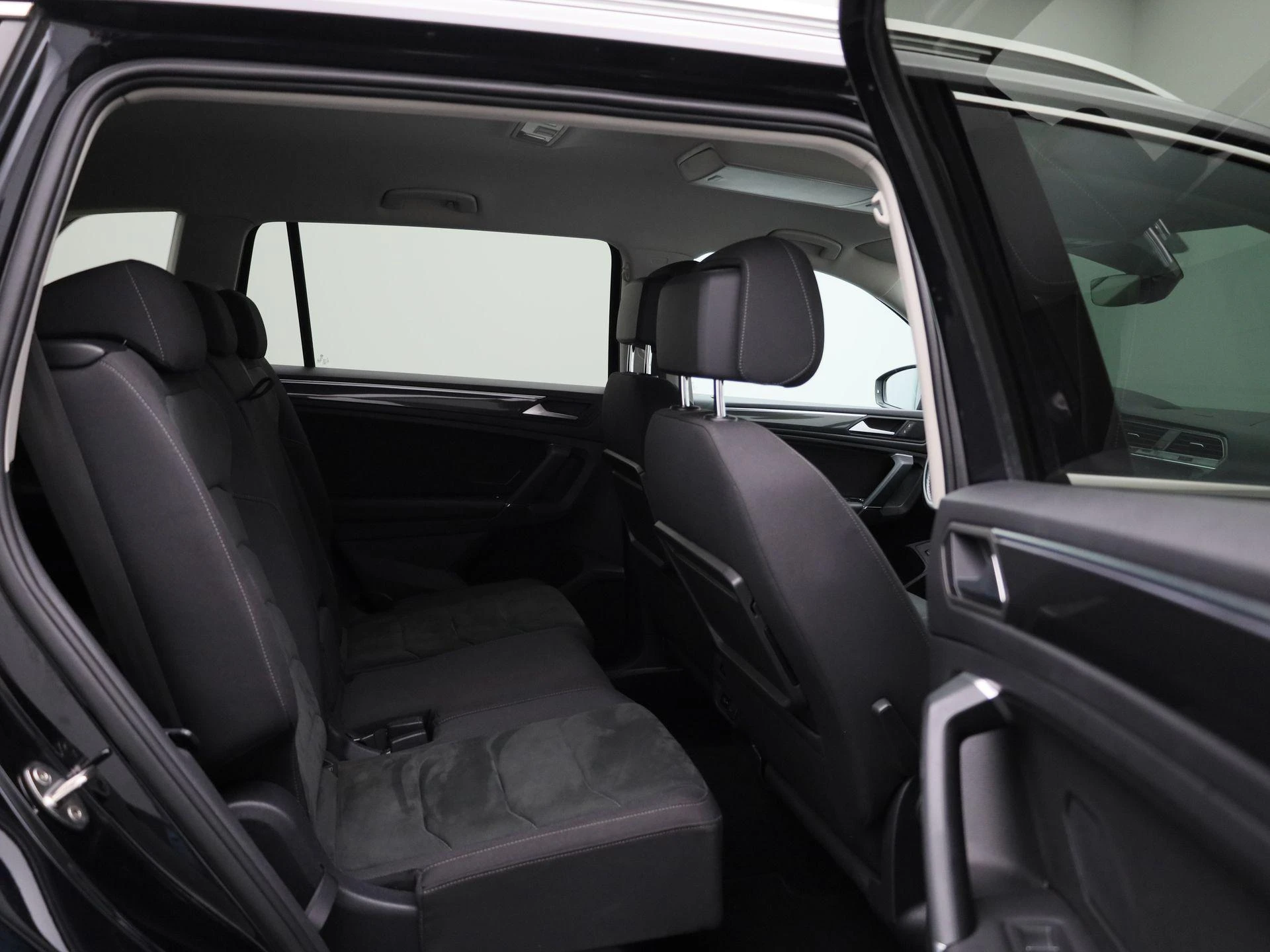 Volkswagen-Tiguan Allspace-image-35
