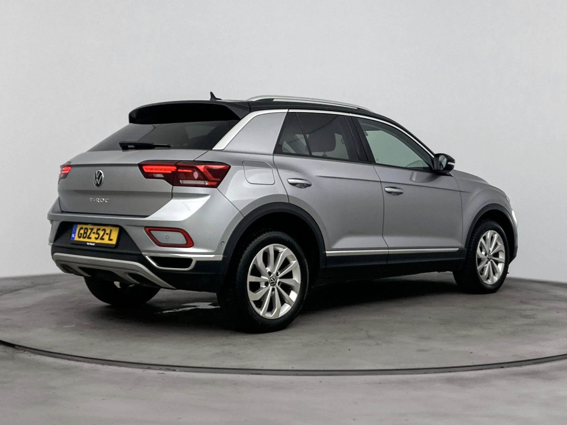 Volkswagen-T-Roc-image-1