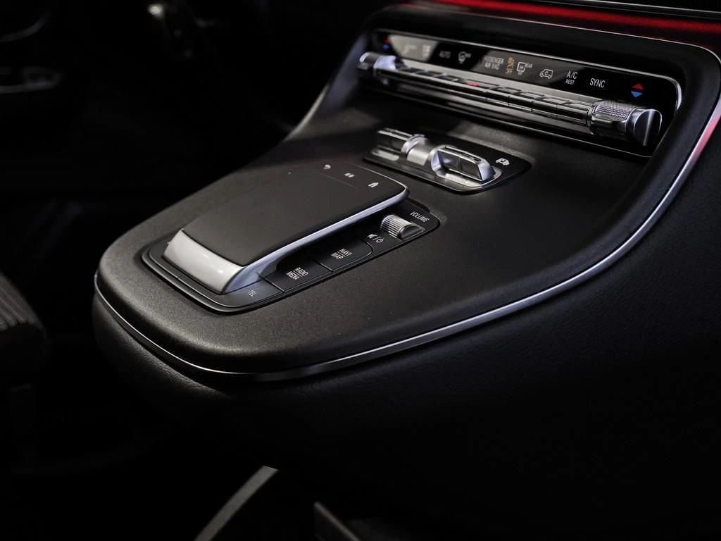 Mercedes-Benz-V-Klasse 220-image-13