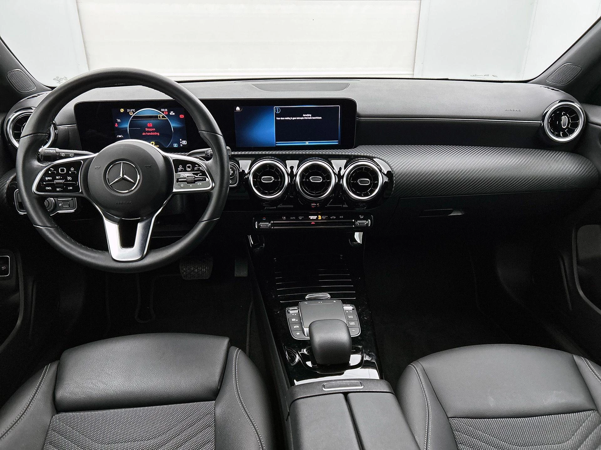 Mercedes-Benz-CLA-image-16