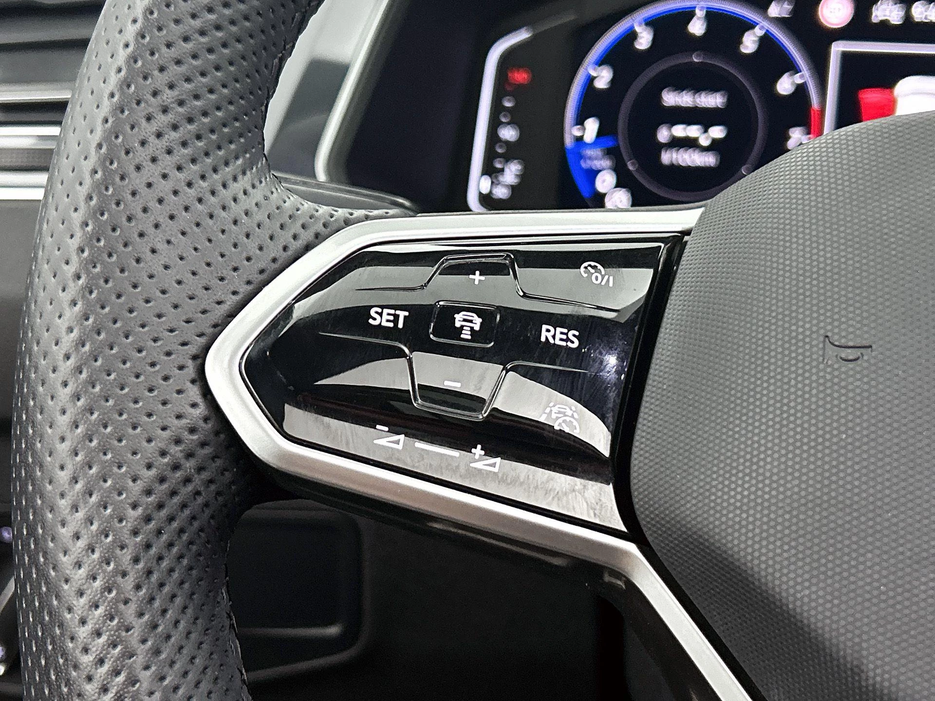 Volkswagen-Tiguan-image-5