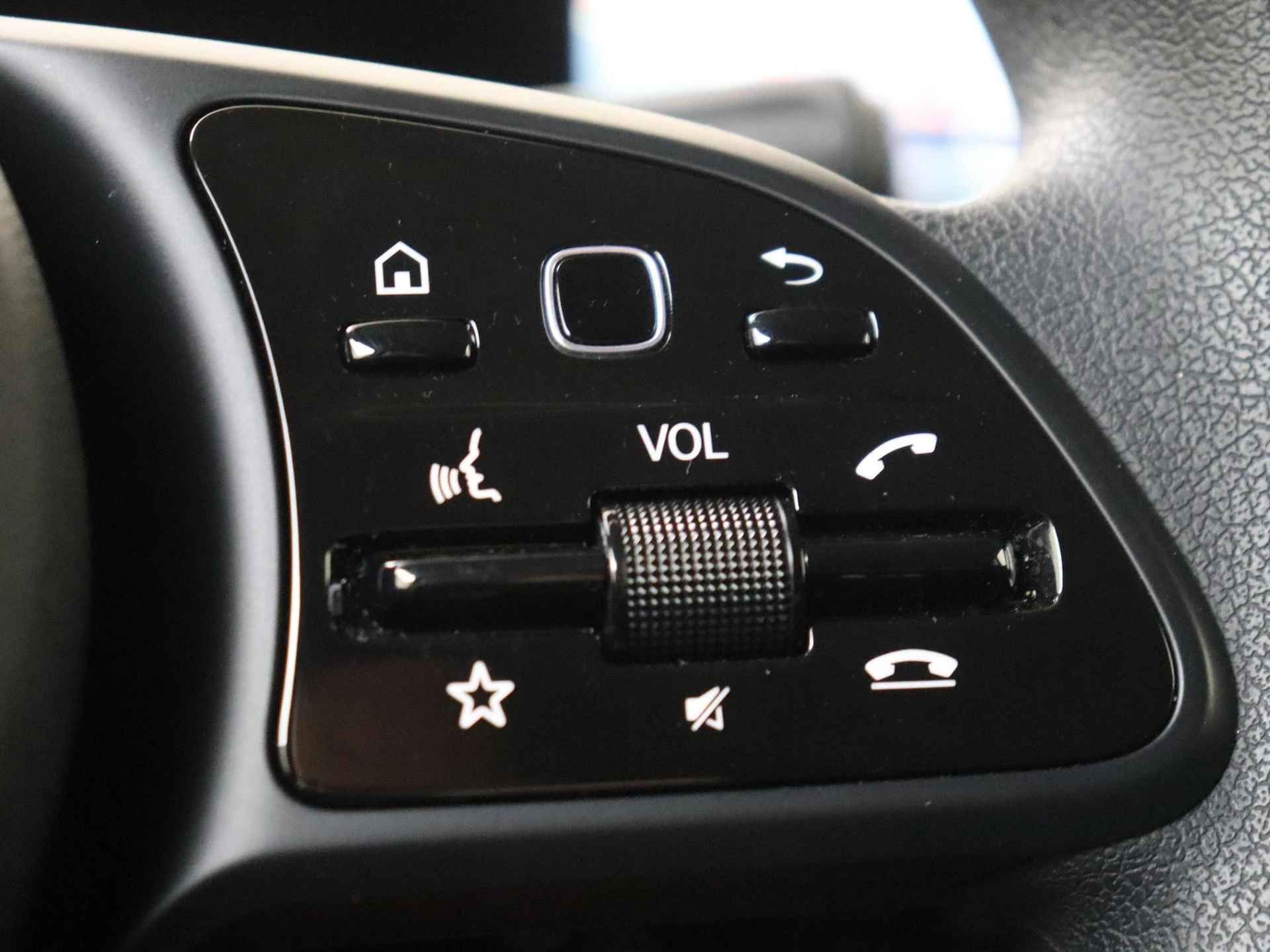 Mercedes-Benz-A-Klasse-image-12