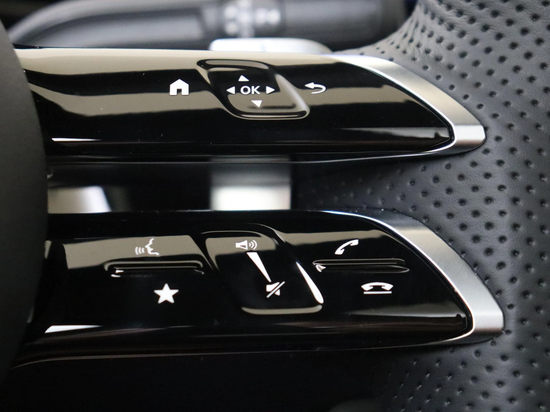 Mercedes-Benz-GLA-image-12