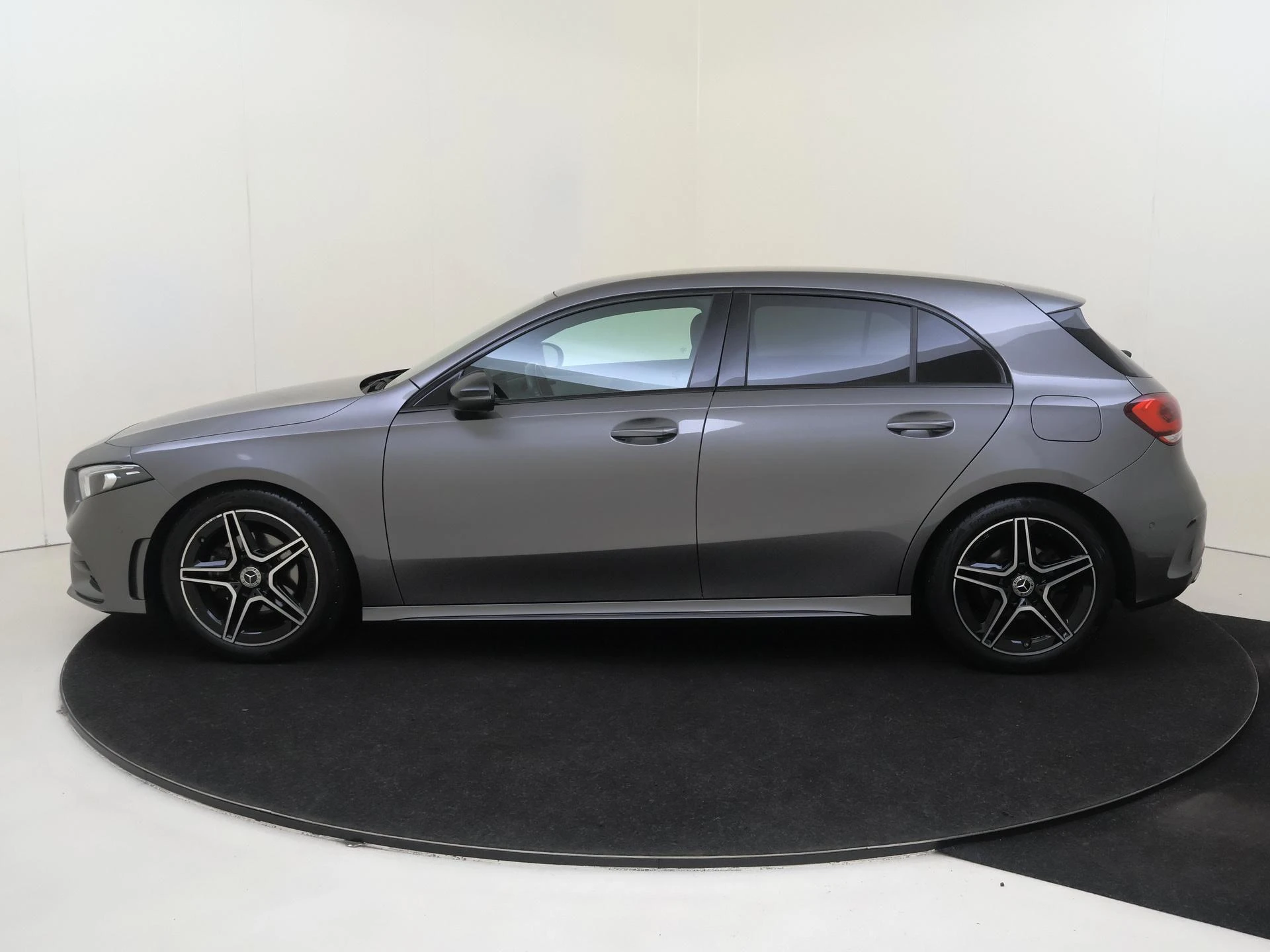 Mercedes-Benz-A-Klasse-image-7