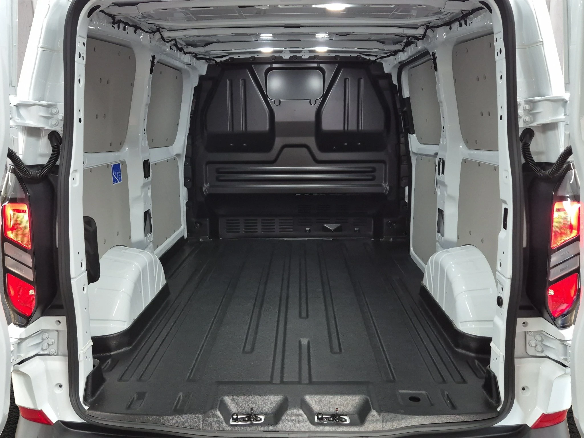 Ford-Transit Custom-image-16