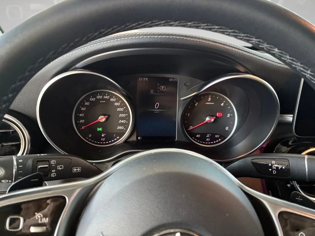Mercedes-Benz-GLC 220 d-image-5