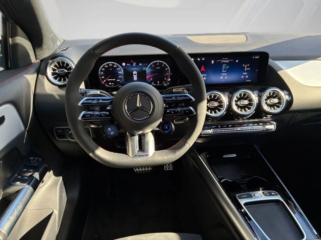 Mercedes-AMG-GLA 45 S AMG-image-10
