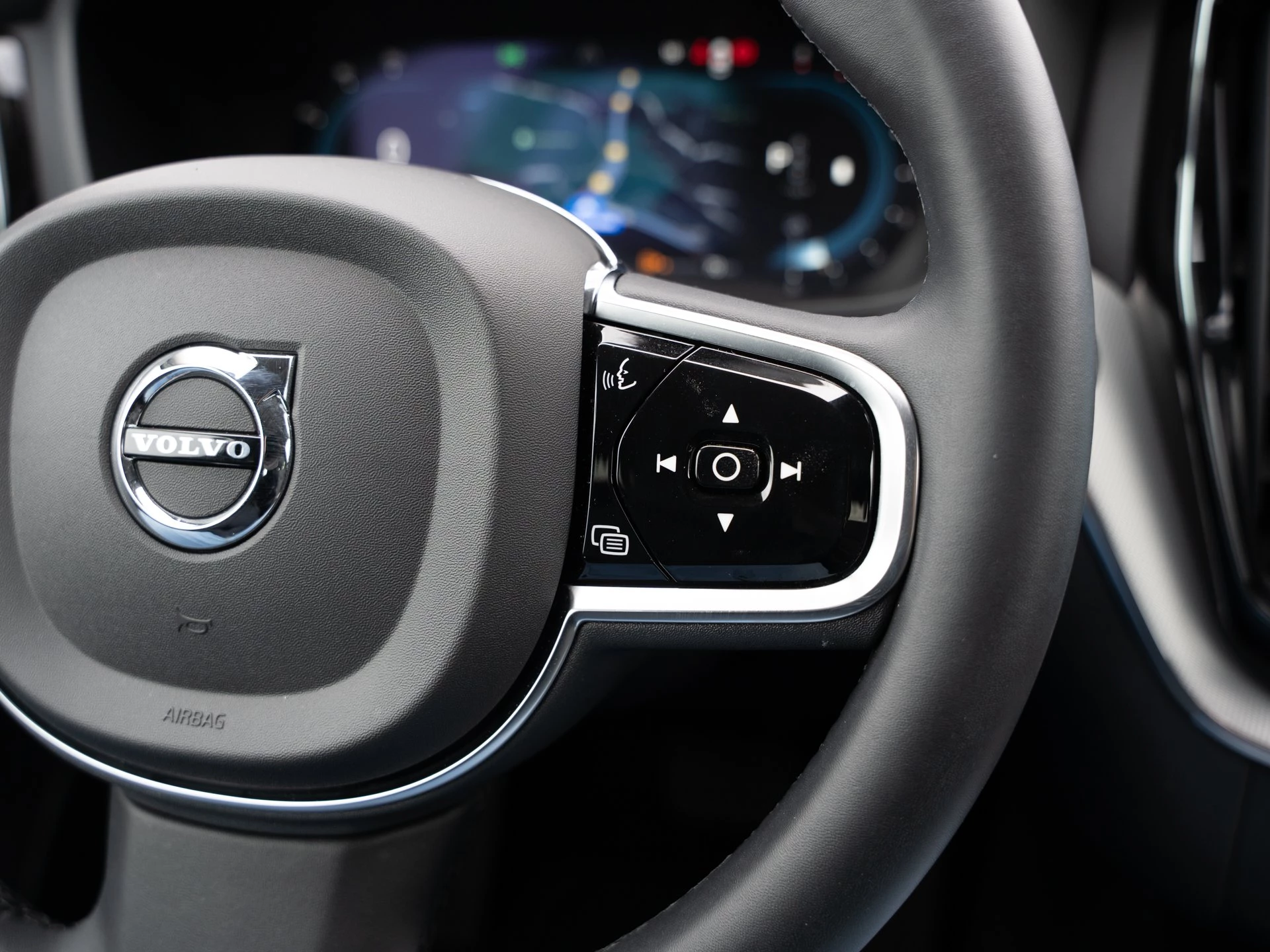 Volvo XC60 B4 Plus Dark