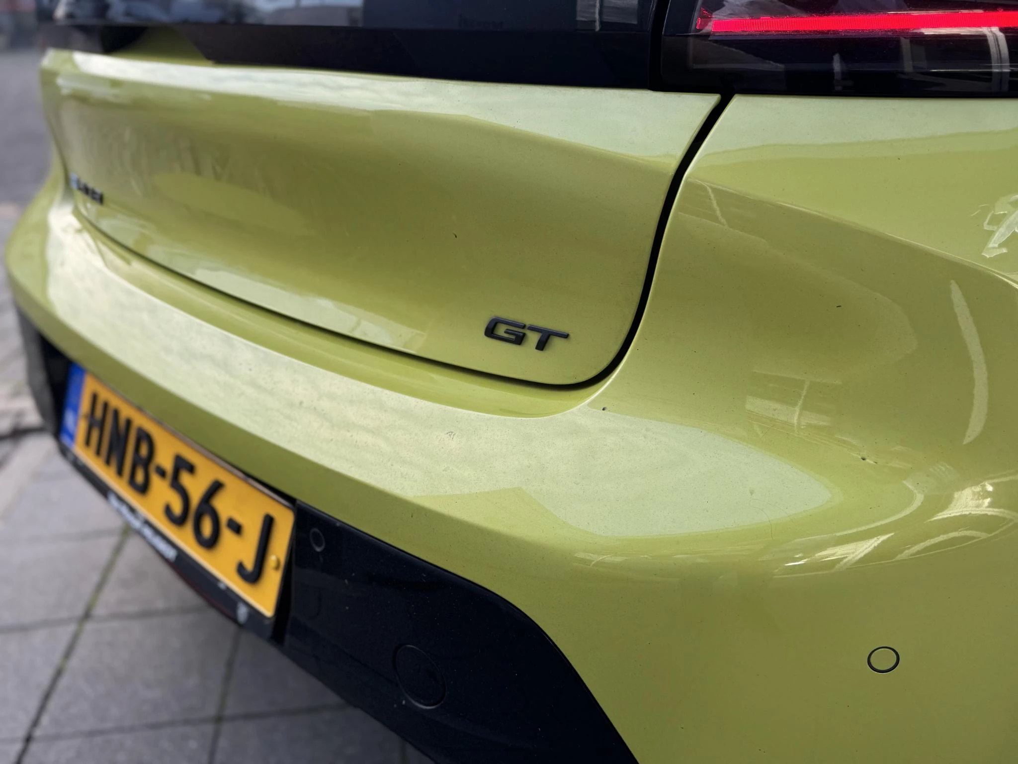 Peugeot-e-208-image-8