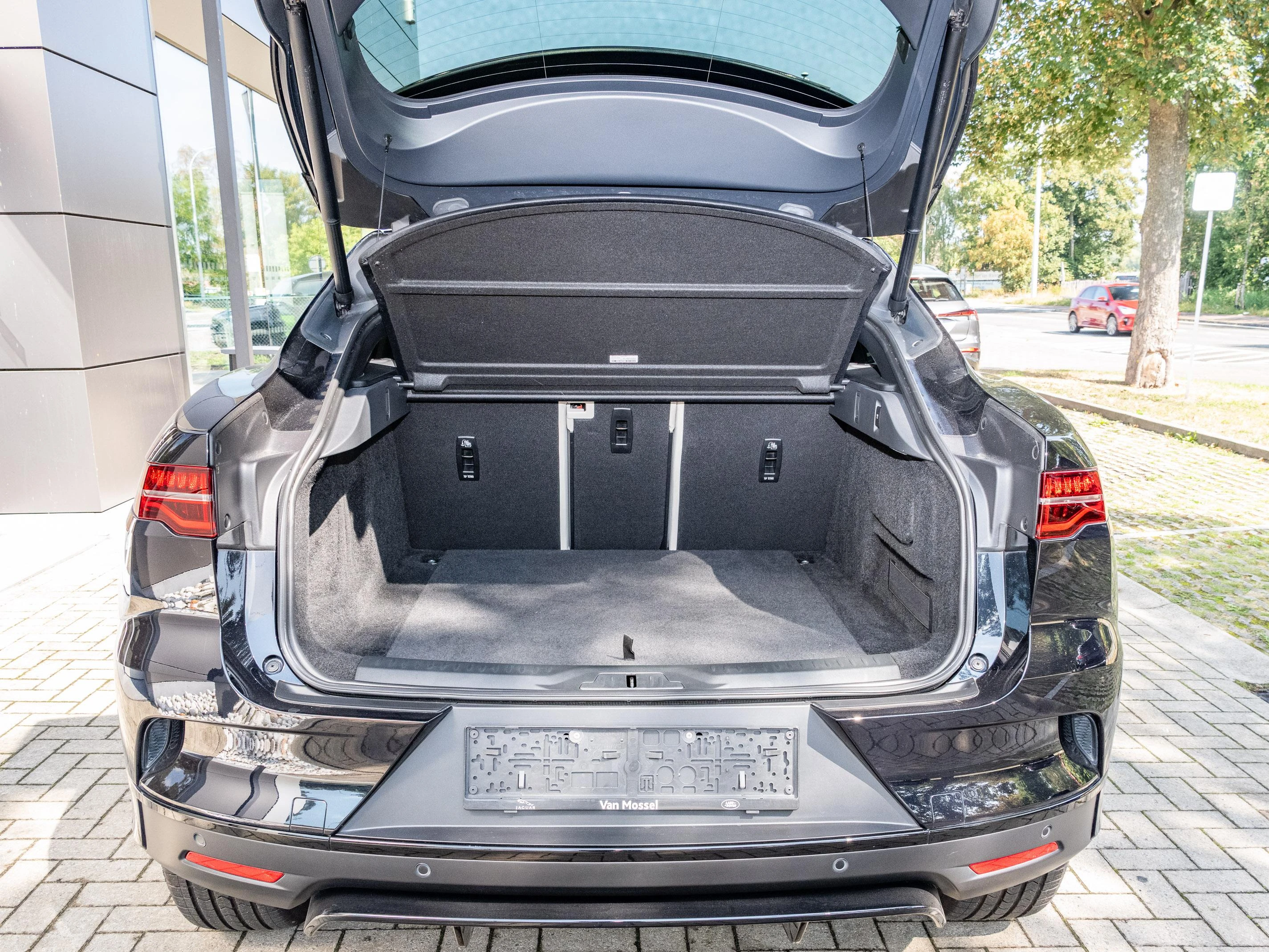 Jaguar-I-PACE-image-23