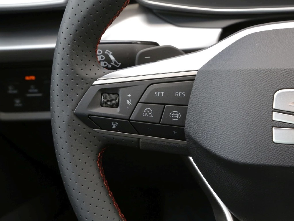 SEAT Leon FR 2.0 TDI UPE 45.800 18" Assist Vision+