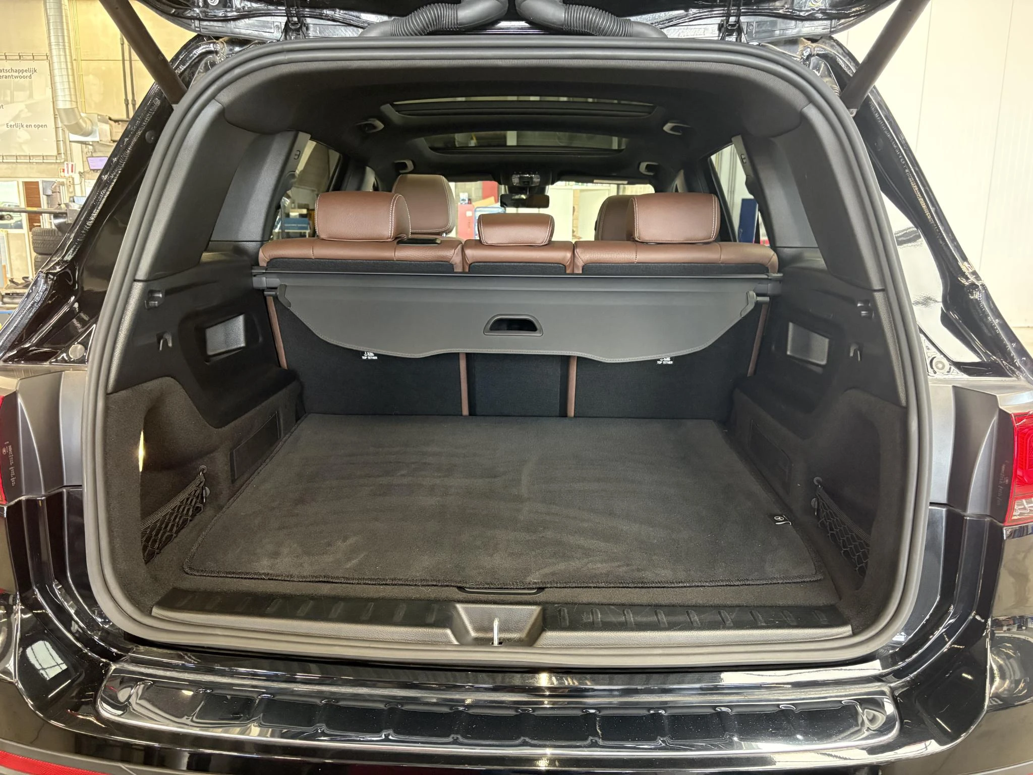 Mercedes-Benz-GLB-image-19