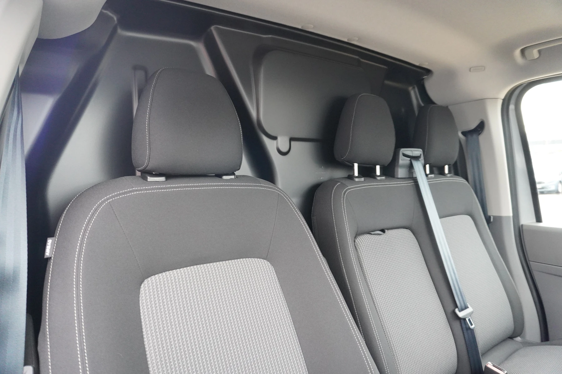Volkswagen-Transporter-image-7