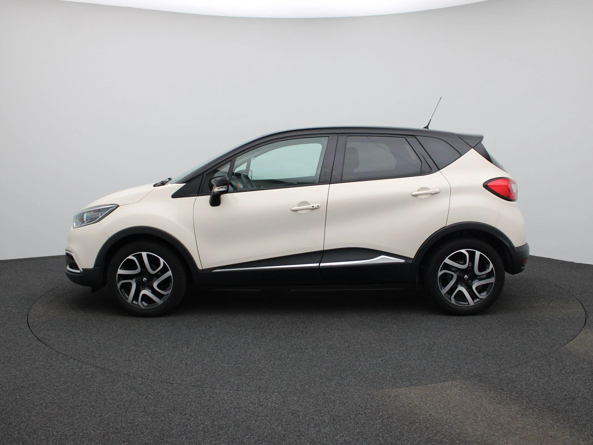 Renault-Captur-image-3