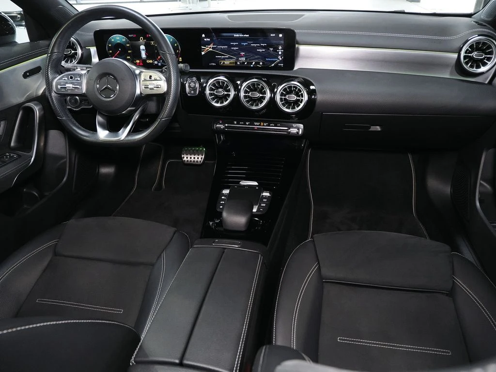 Mercedes-Benz-CLA 180-image-12