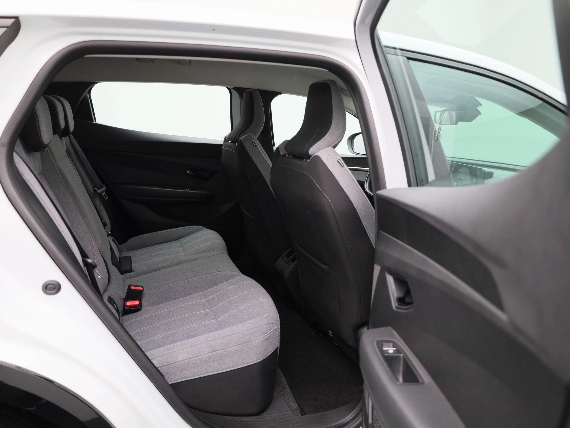 Renault-Megane E-Tech-image-35