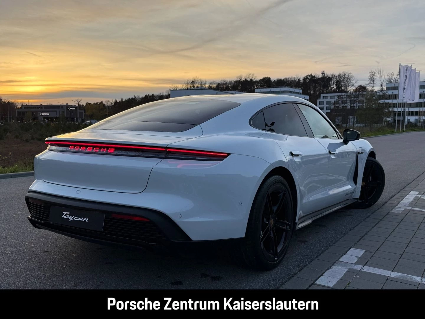 Porsche Taycan 4 Black Edition HA-Lenkung InnoDrive LED black edition