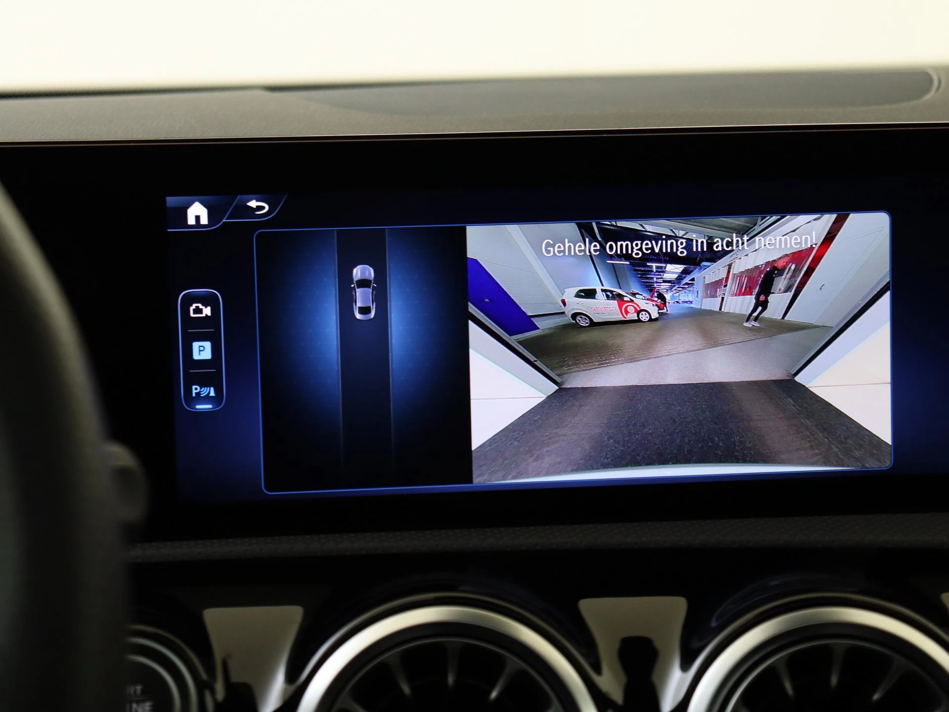 Mercedes-Benz-CLA-image-19
