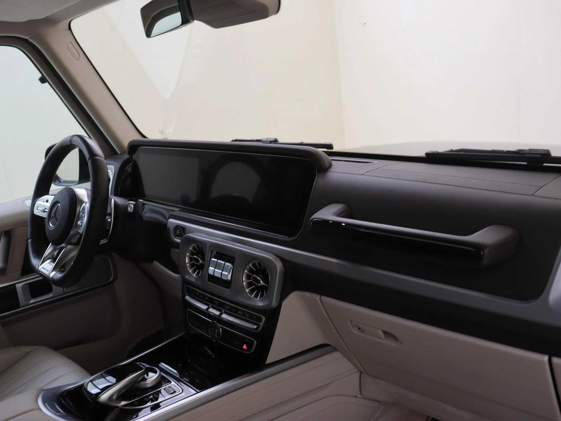 Mercedes-Benz-G-Klasse-image-11