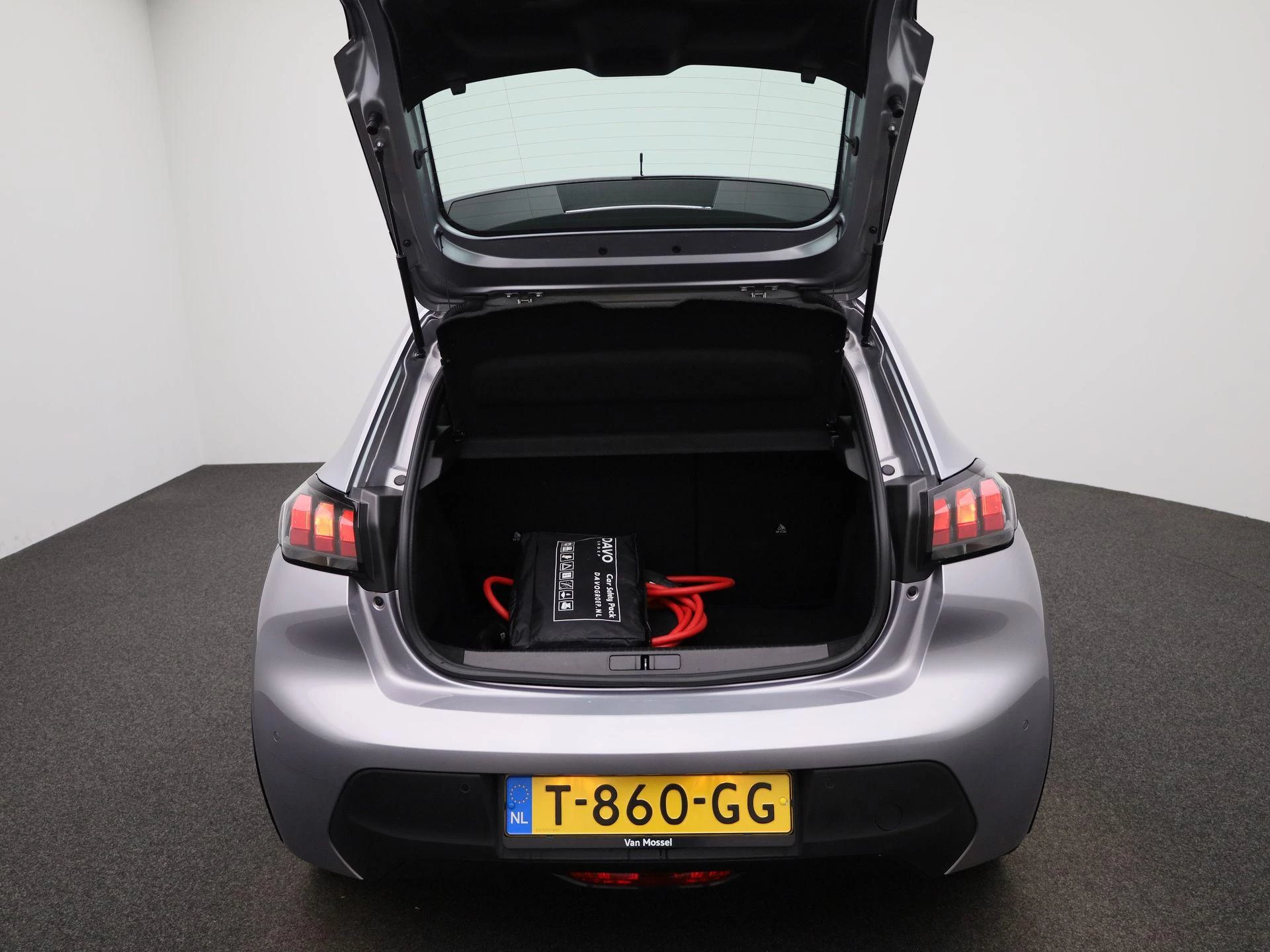 Peugeot-e-208-image-10