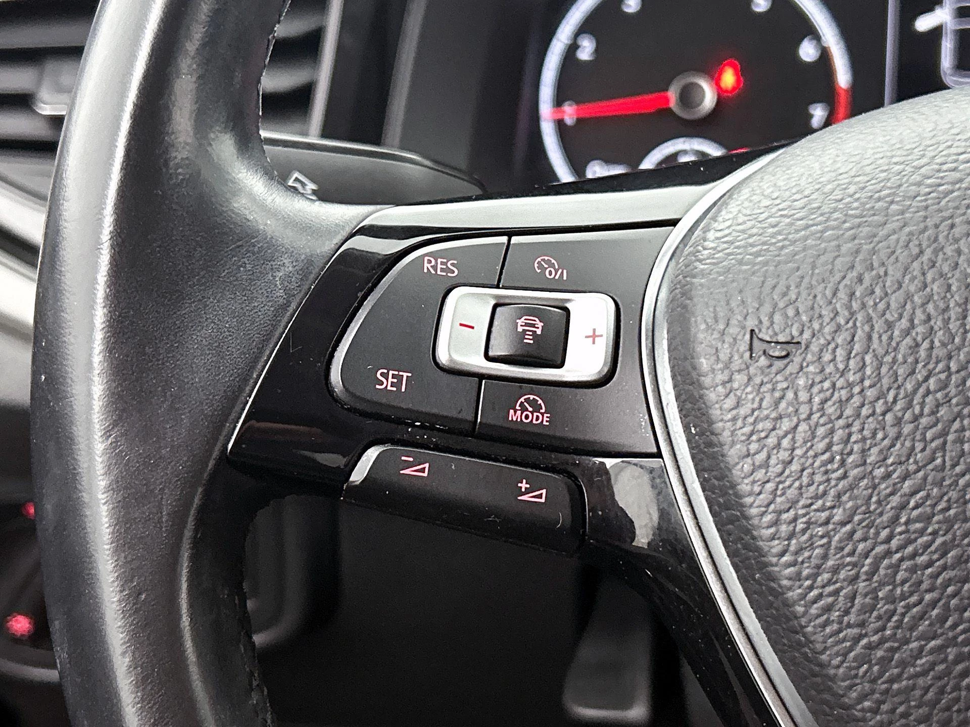 Volkswagen-Polo-image-6