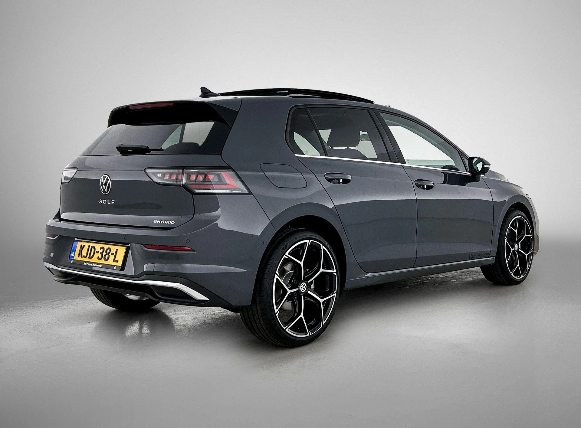 Volkswagen-Golf-image-3