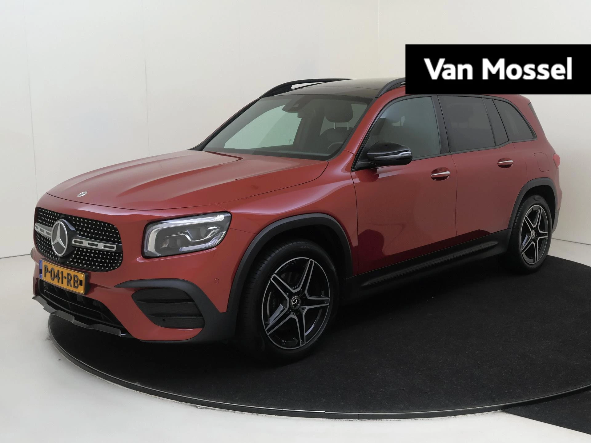 Mercedes-Benz-GLB-image-0