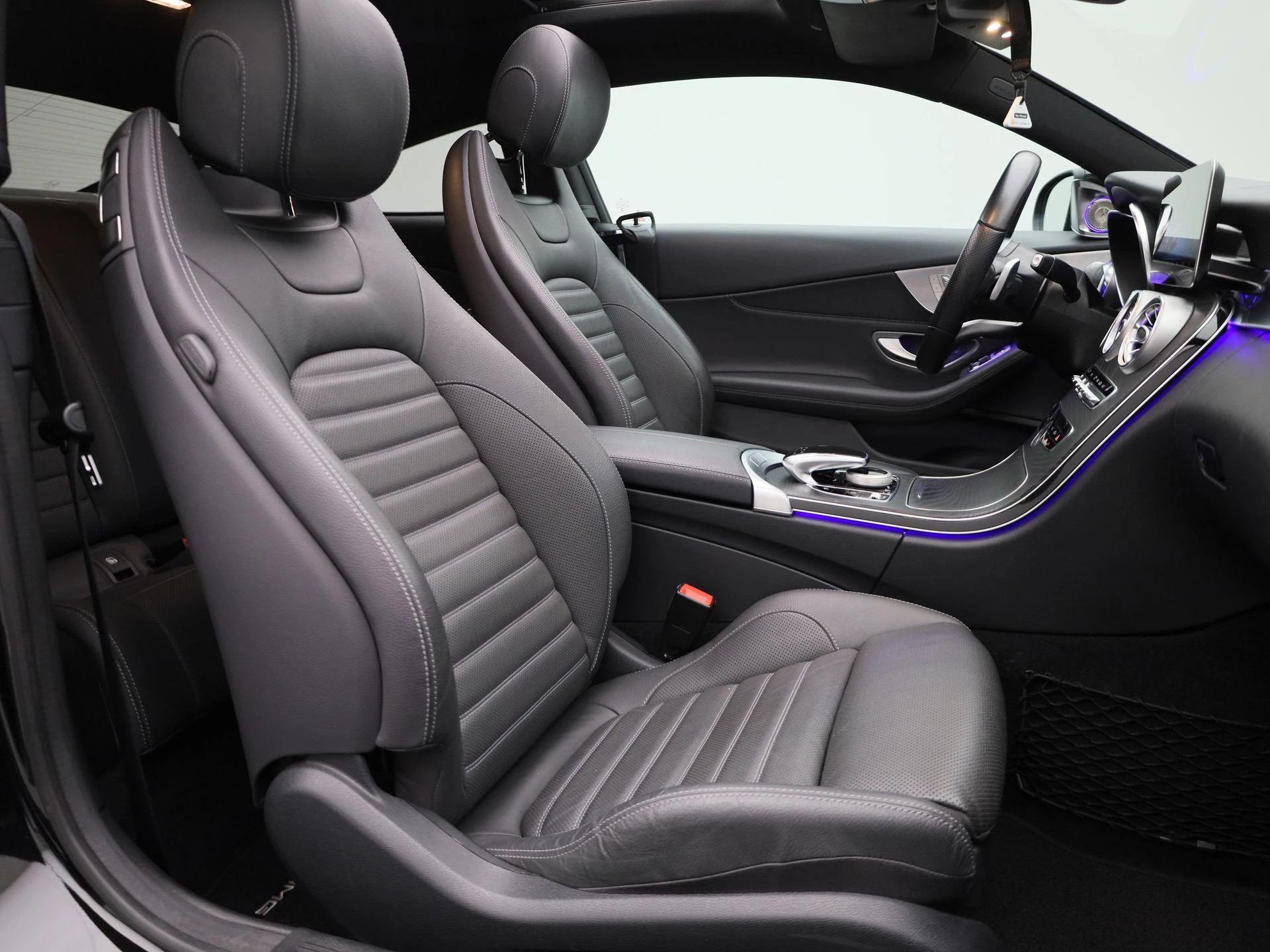 Mercedes-Benz-C-Klasse-image-37