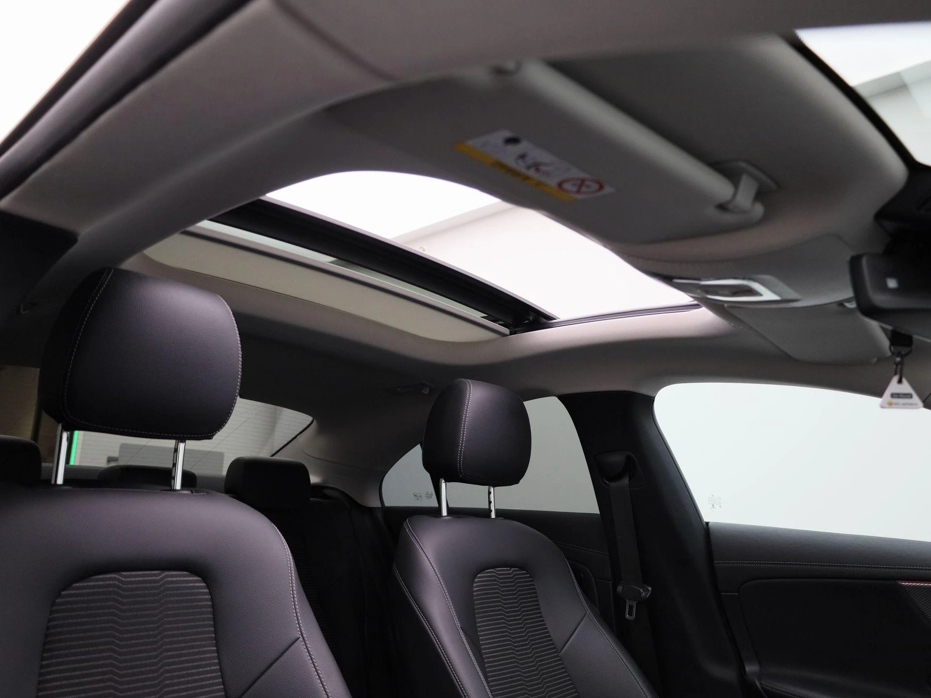 Mercedes-Benz-CLA-image-44