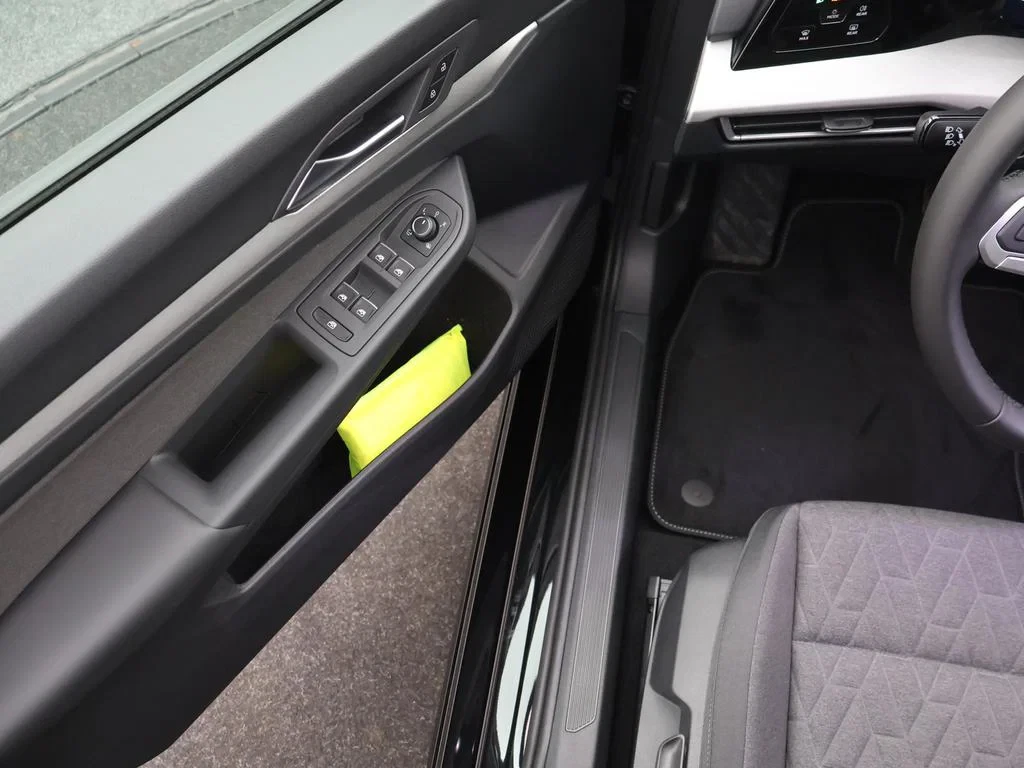 Volkswagen-Golf-image-14