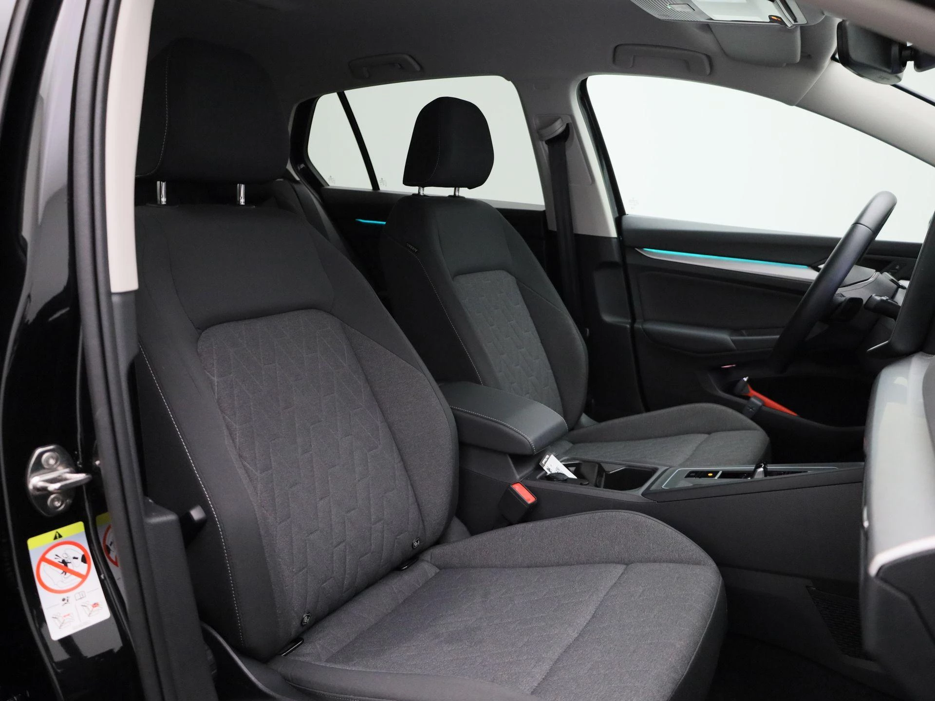 Volkswagen-Golf-image-28