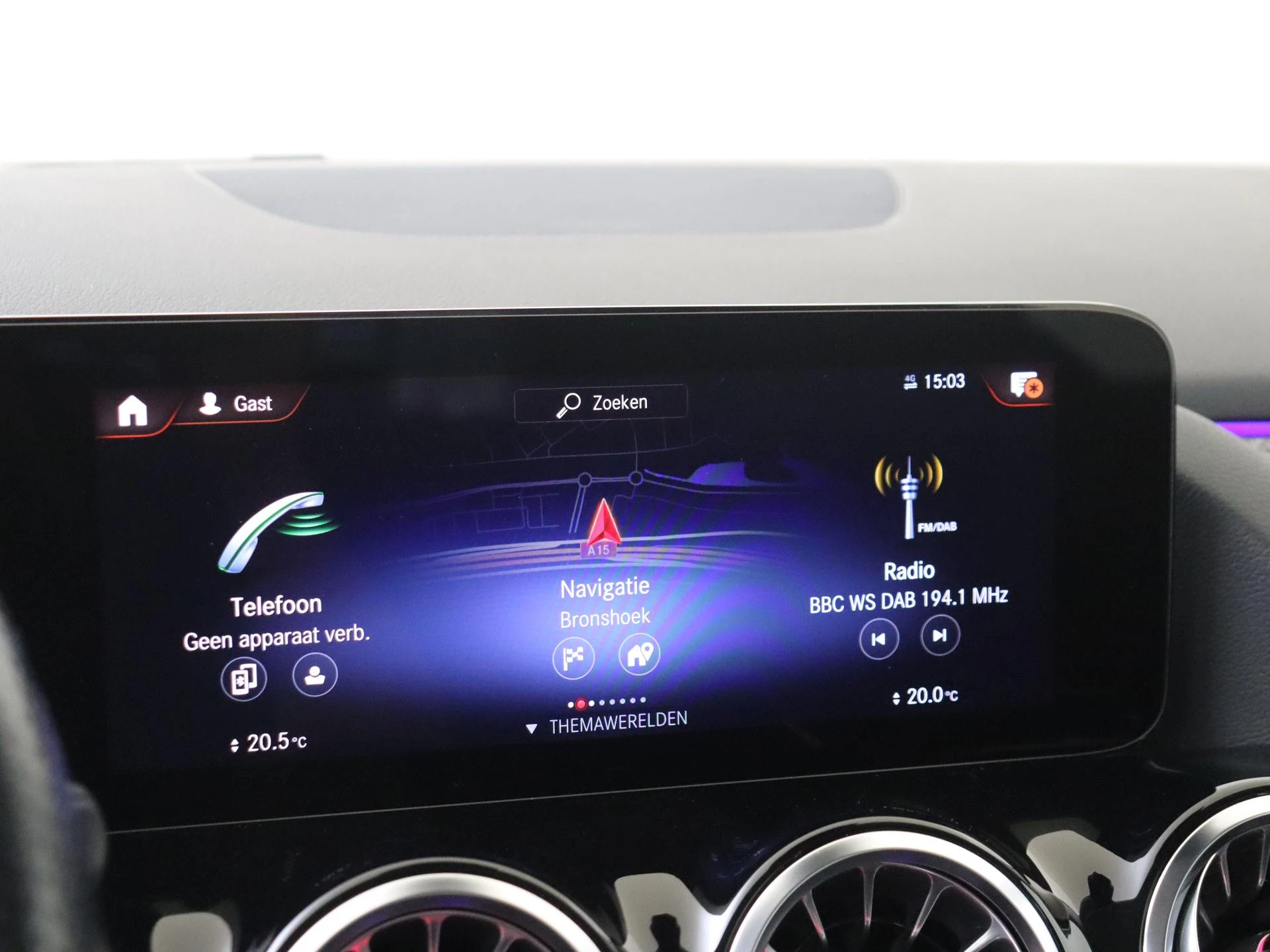 Mercedes-Benz-GLA-image-15