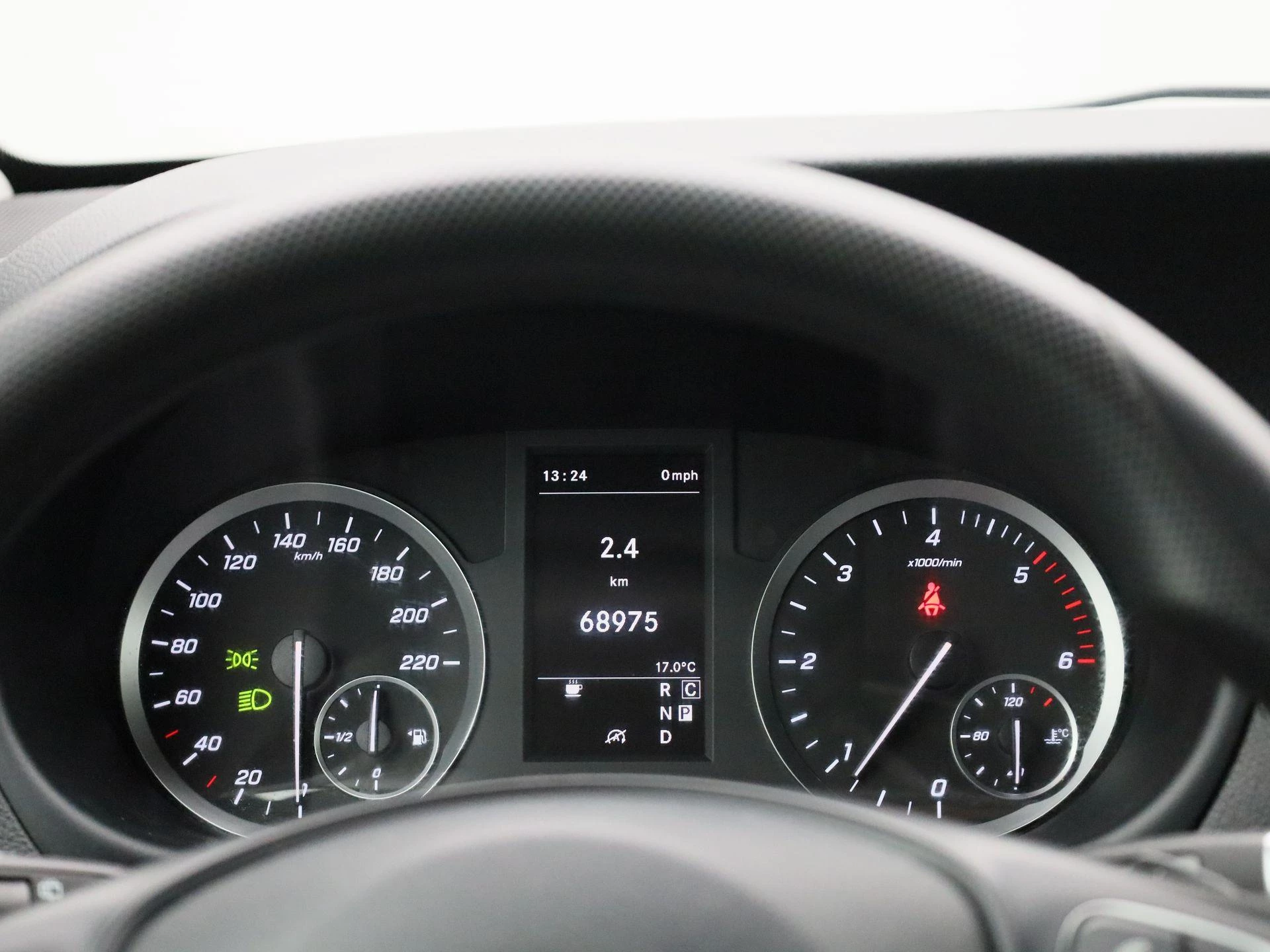 Mercedes-Benz-Vito-image-9