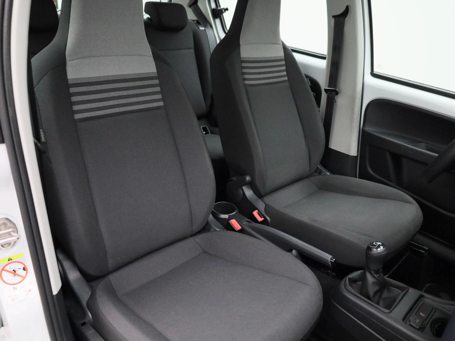 Volkswagen-up!-image-24