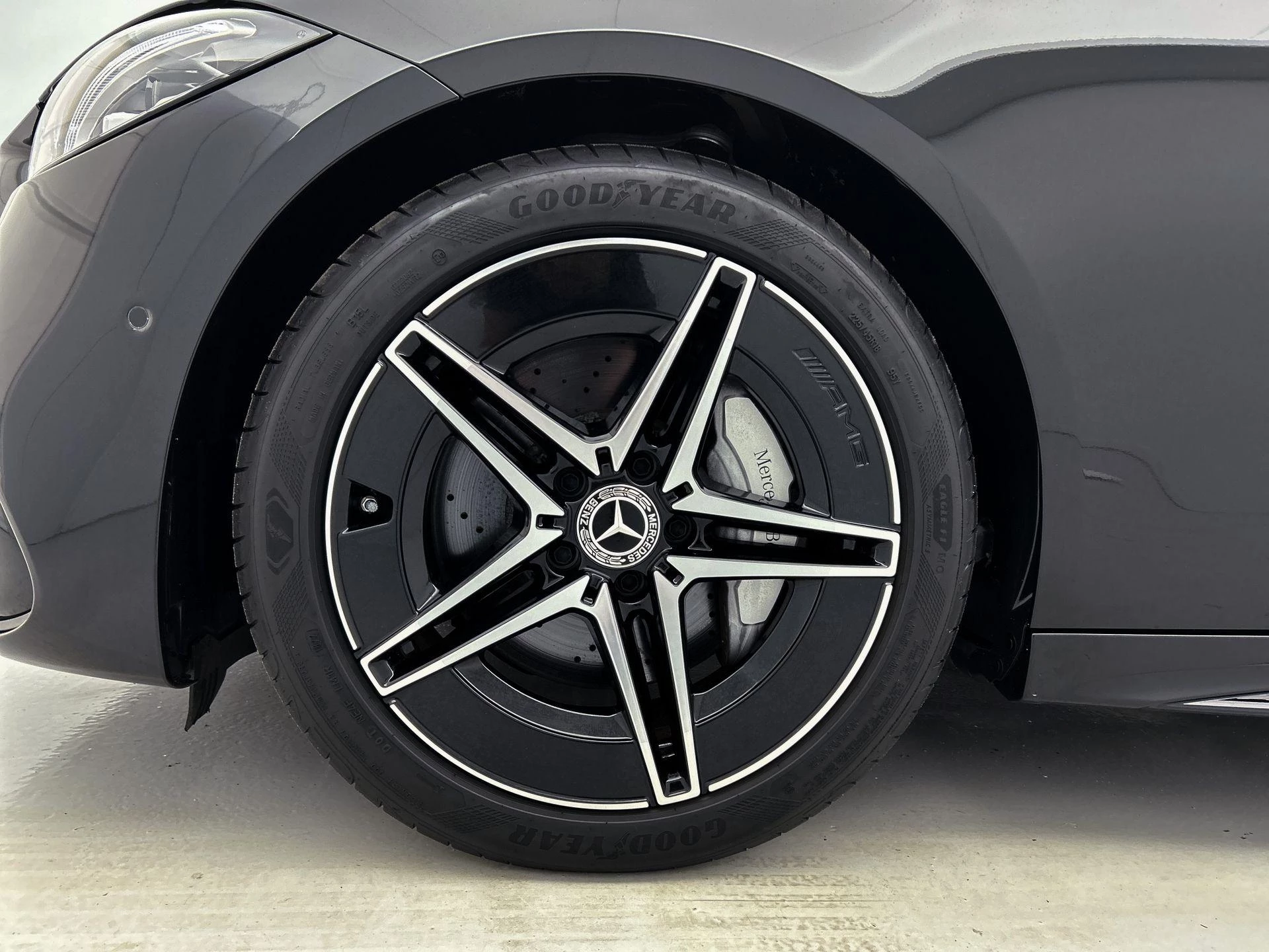 Mercedes-Benz-C-Klasse-image-14