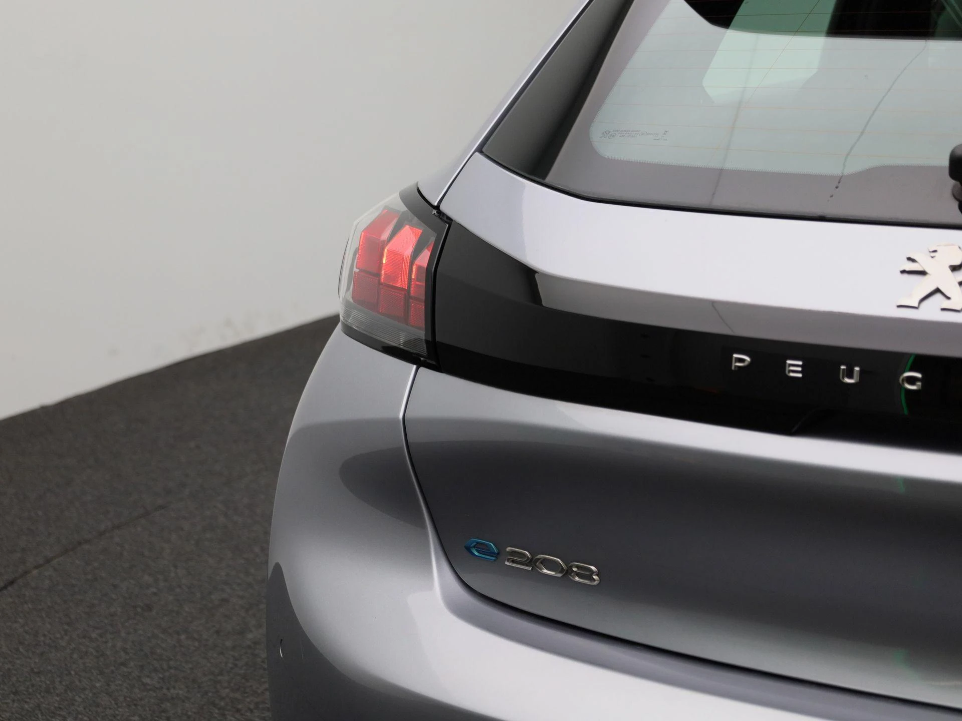 Peugeot-e-208-image-37