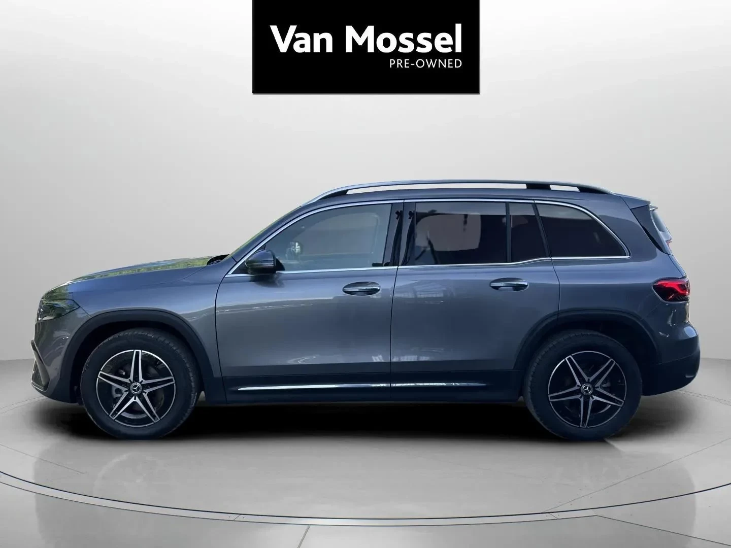 Mercedes-Benz-EQB-image-7
