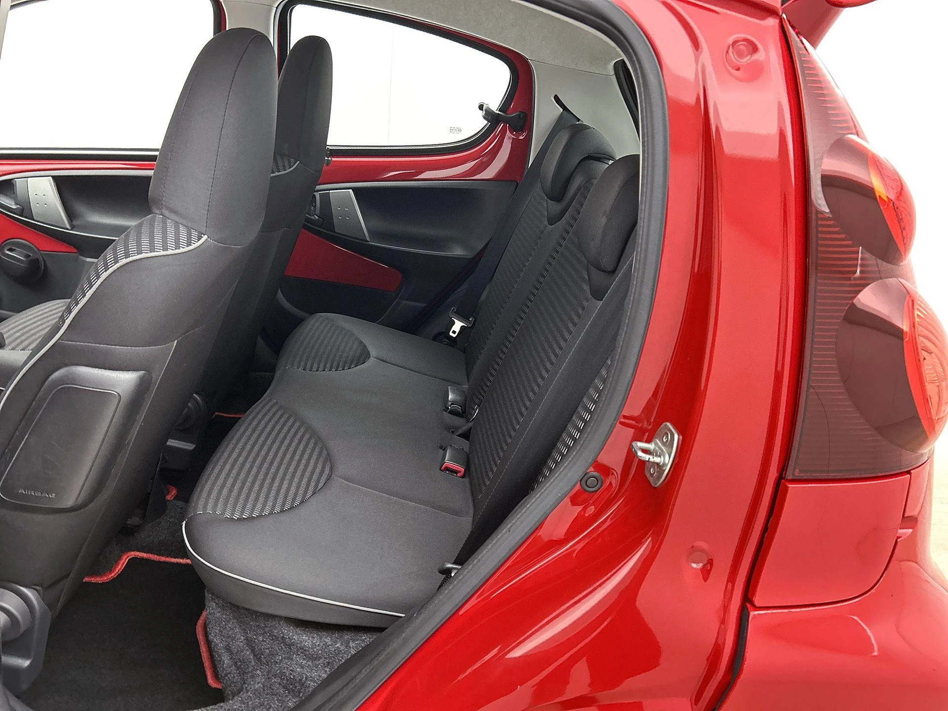 Peugeot-107-image-25