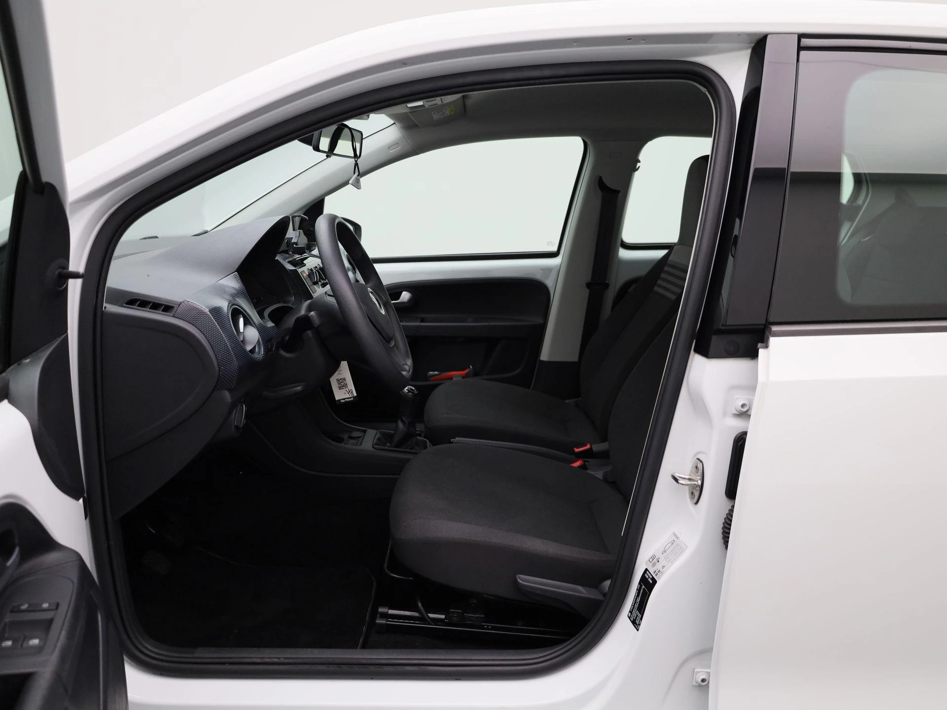 Volkswagen-up!-image-8