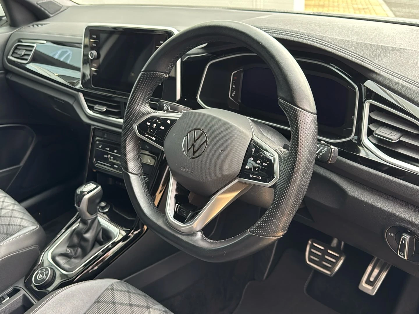 Volkswagen-T-Roc-image-19