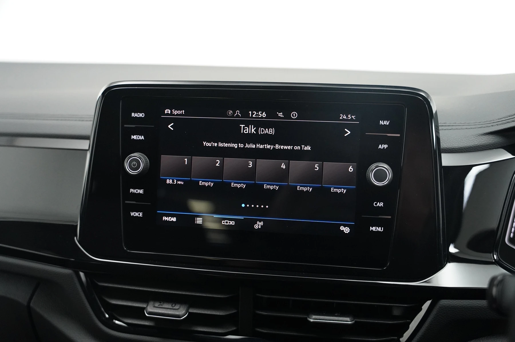 Volkswagen-T-Roc-image-21